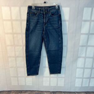 American Eagle medium wash blue mom jeans size 6 short